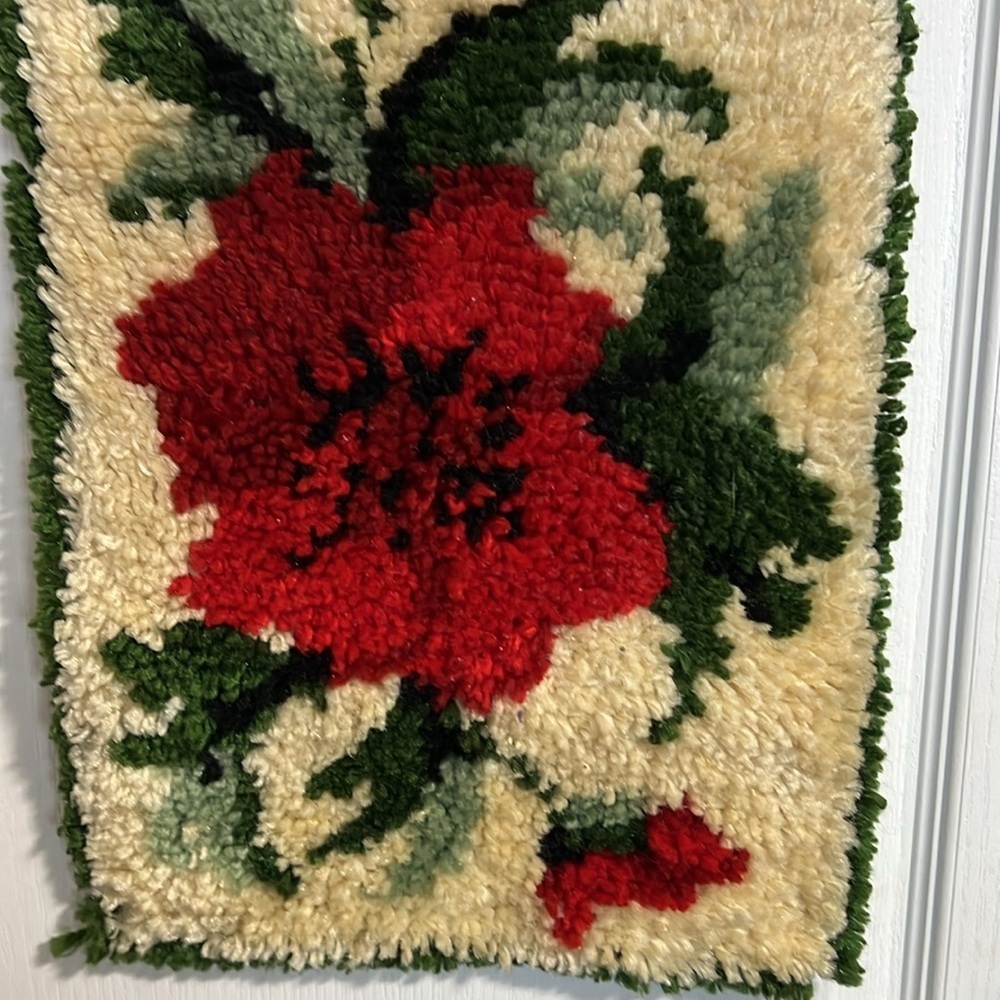 Vintage Latch Hook Rug Wall Art, red florals, Woven Fibre Wall Hanging - Picture 2 of 8